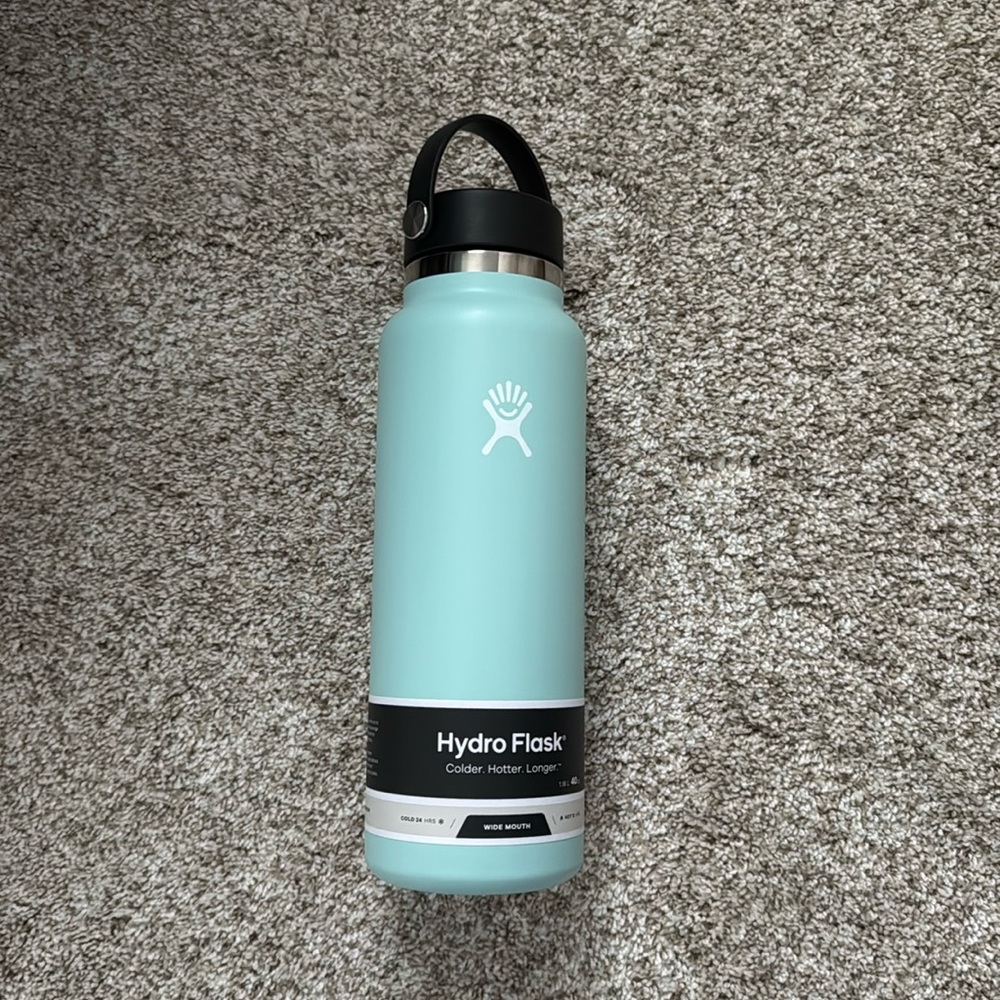Hydro Flask 40oz wide flex cap dew bottle